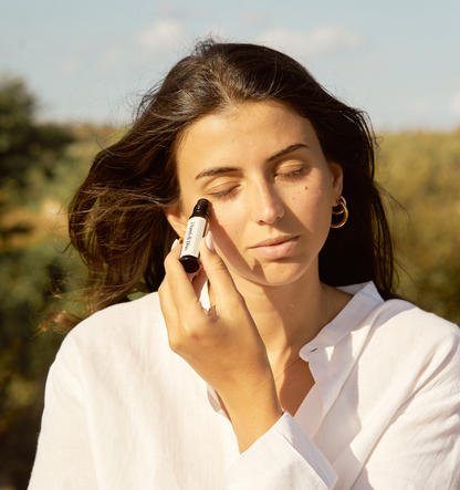 Anti-Age-Augenkonturserum mit fortschrittlicher Technologie